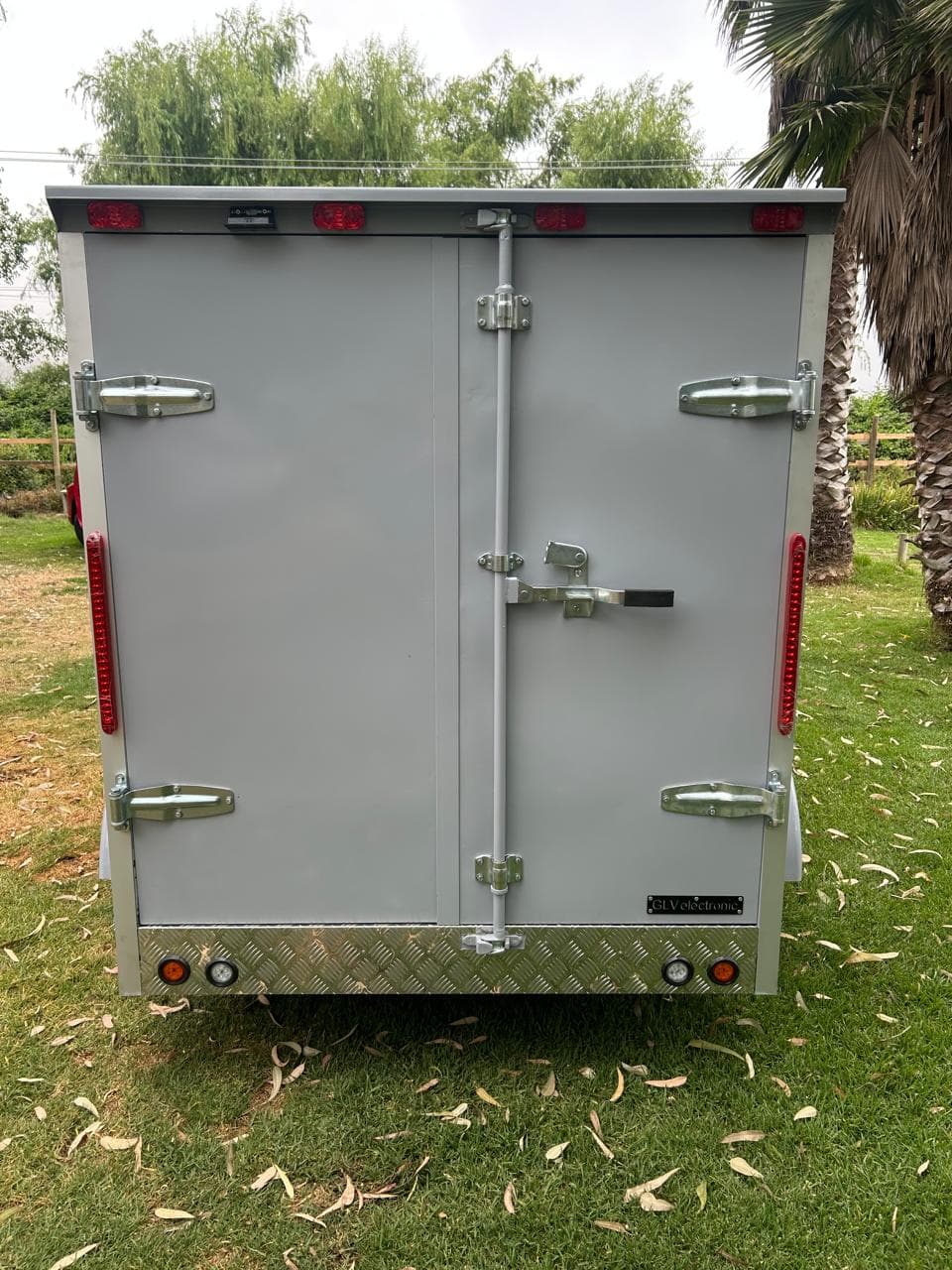 Vista trasera remolque personalizado